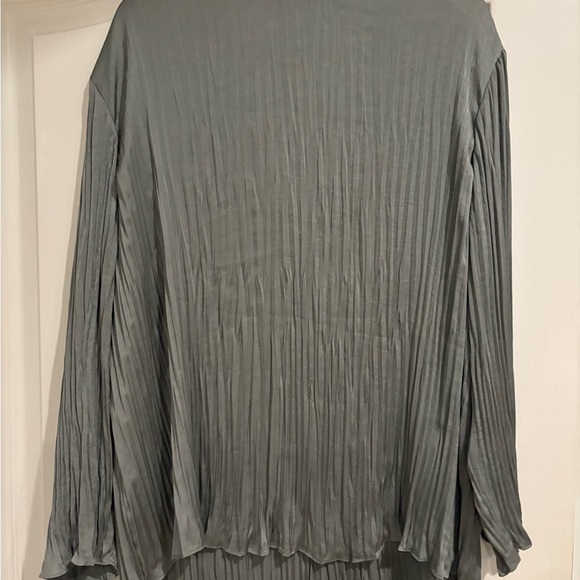 Vince Crushed satin blouse size 1x NWT - Picture 5 of 5